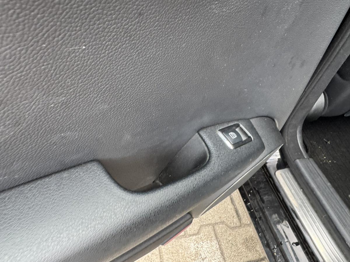 Mercedes C Klasse S204 original T&uuml;r hinten links 197 Obsidianschwarz Kombi Rohbau Bj.2009